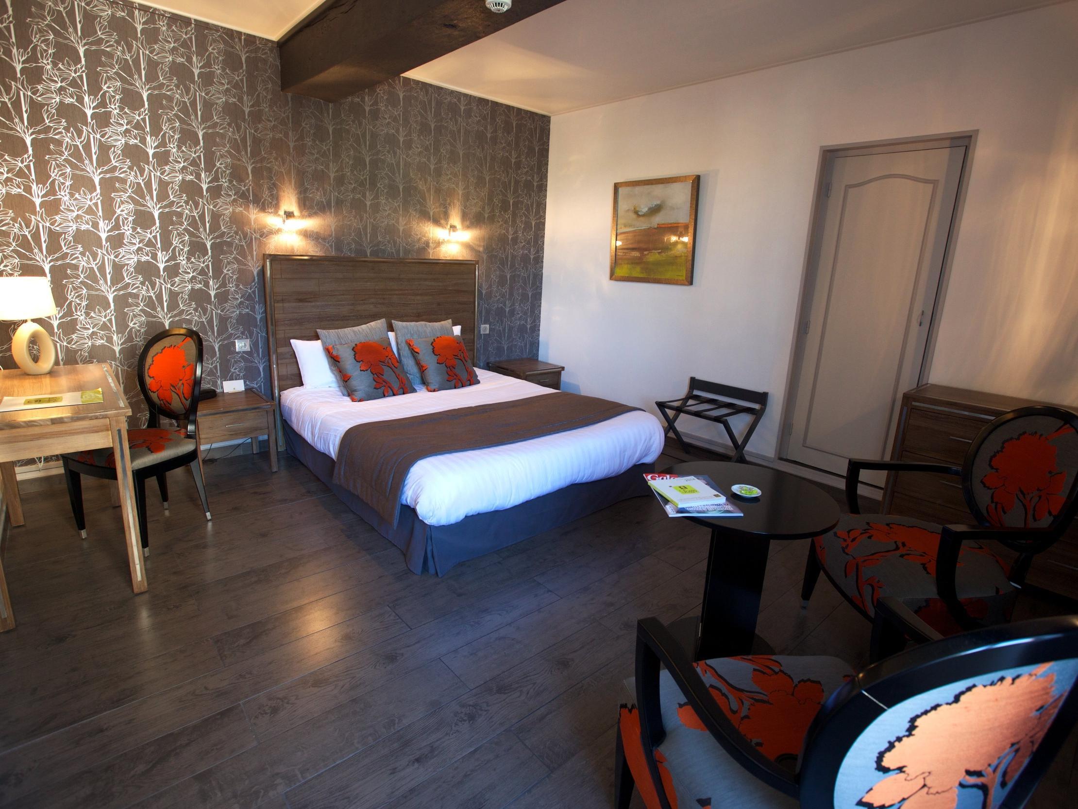Logis Hotel Restaurant Nougier Saint-Etienne-de-Fursac Bagian luar foto