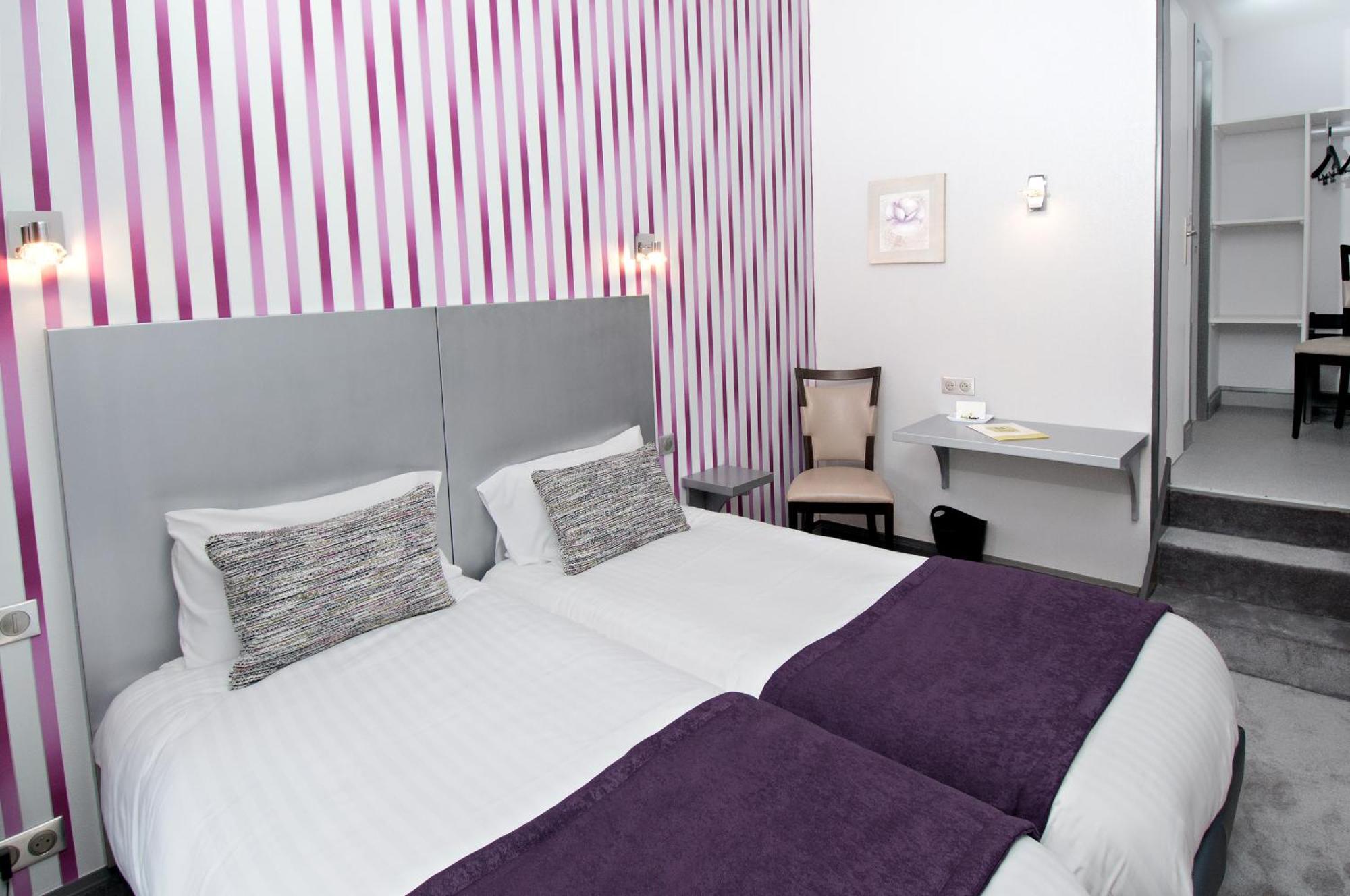 Logis Hotel Restaurant Nougier Saint-Etienne-de-Fursac Ruang foto