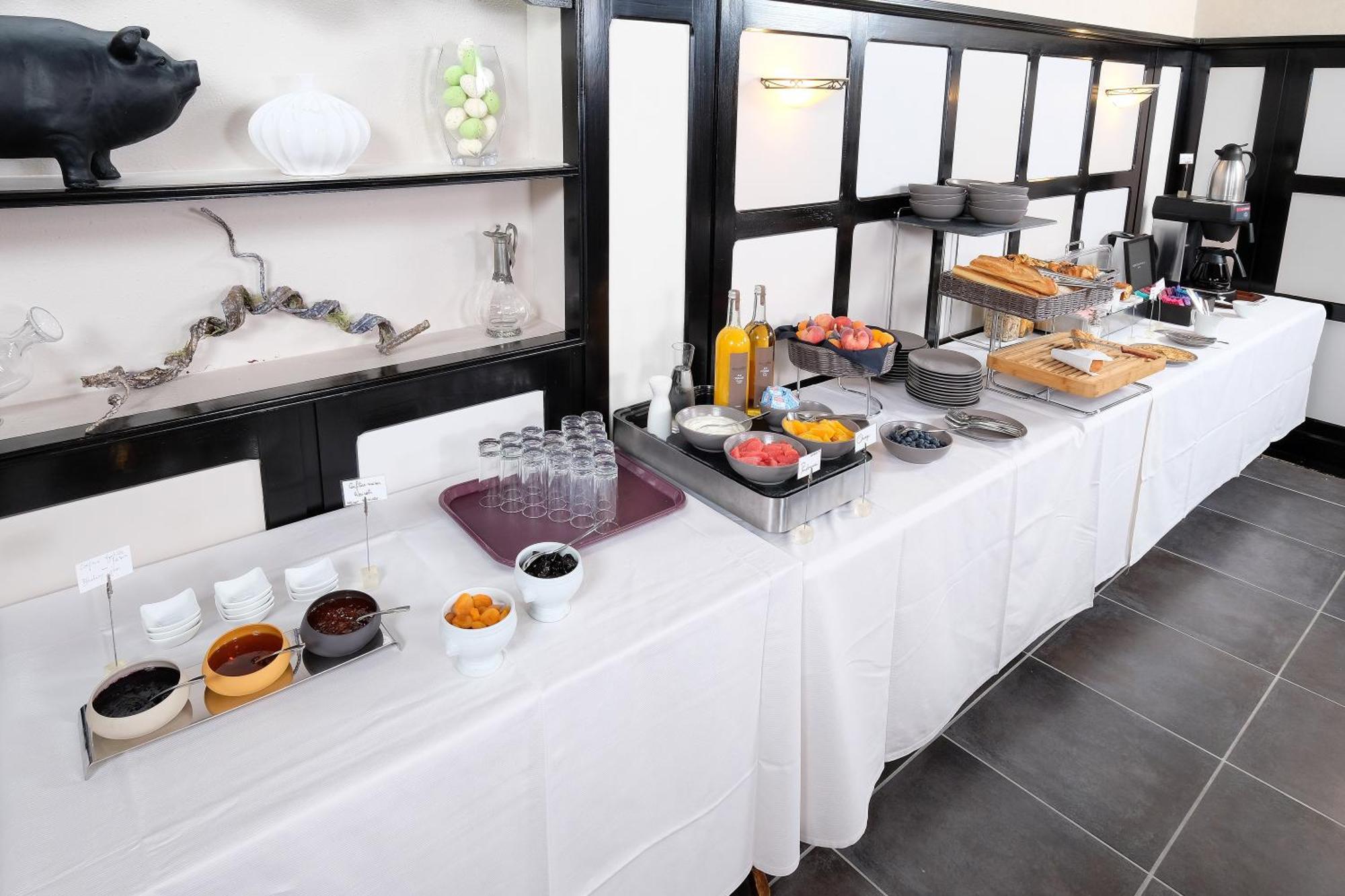 Logis Hotel Restaurant Nougier Saint-Etienne-de-Fursac Bagian luar foto