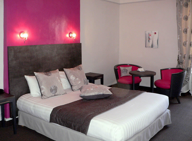 Logis Hotel Restaurant Nougier Saint-Etienne-de-Fursac Ruang foto