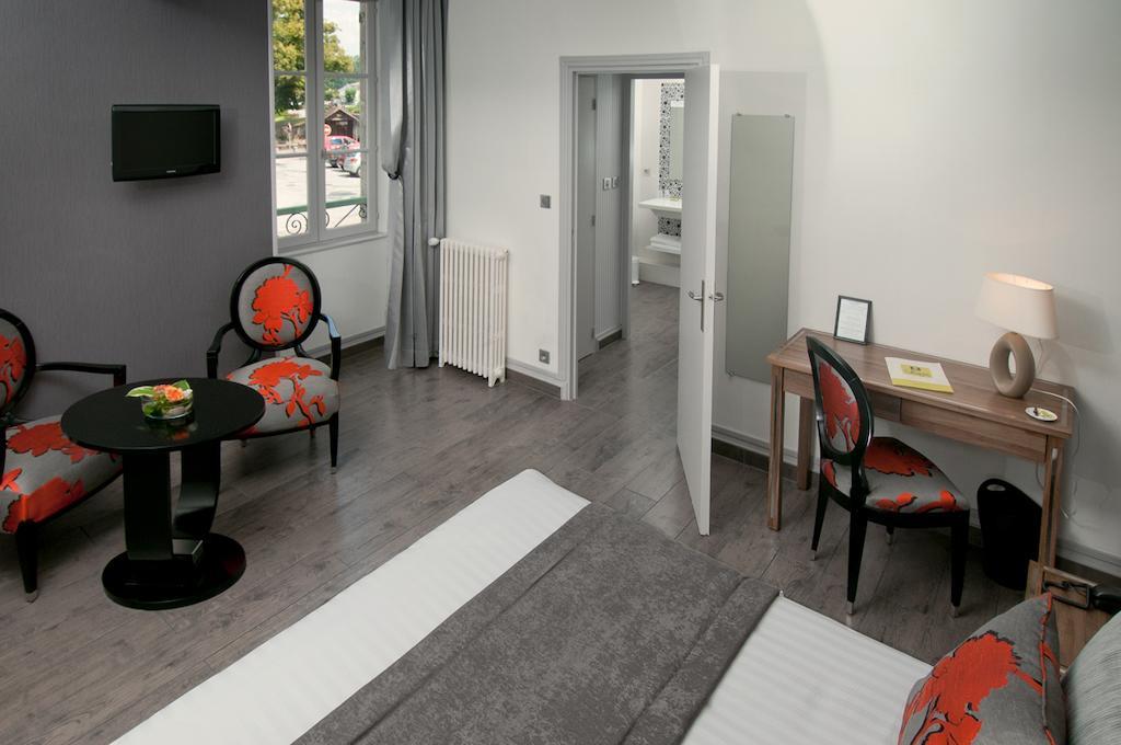 Logis Hotel Restaurant Nougier Saint-Etienne-de-Fursac Bagian luar foto