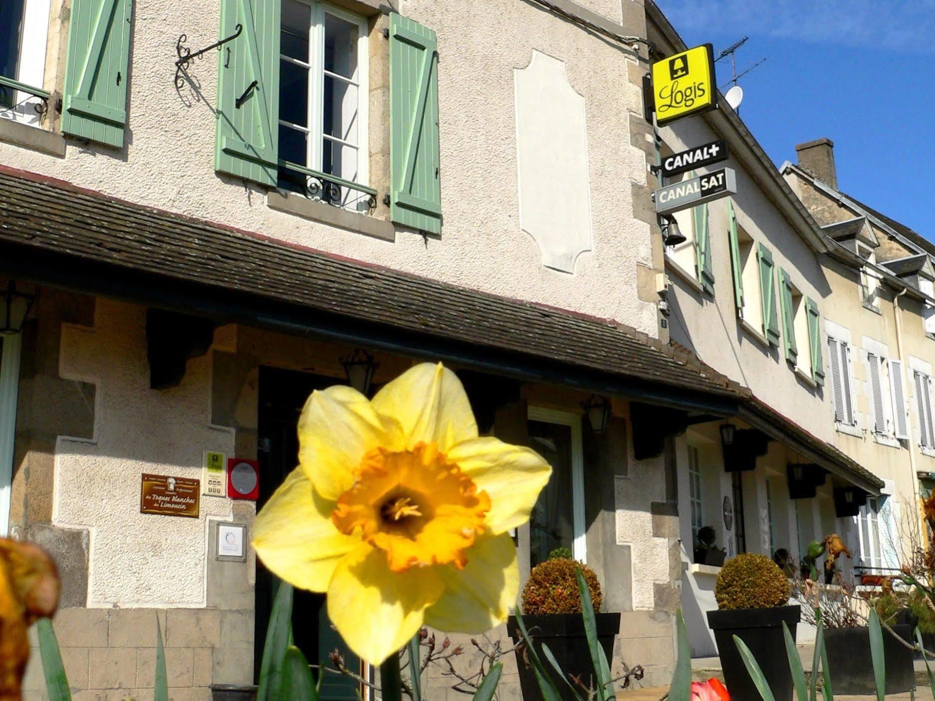 Logis Hotel Restaurant Nougier Saint-Etienne-de-Fursac Bagian luar foto